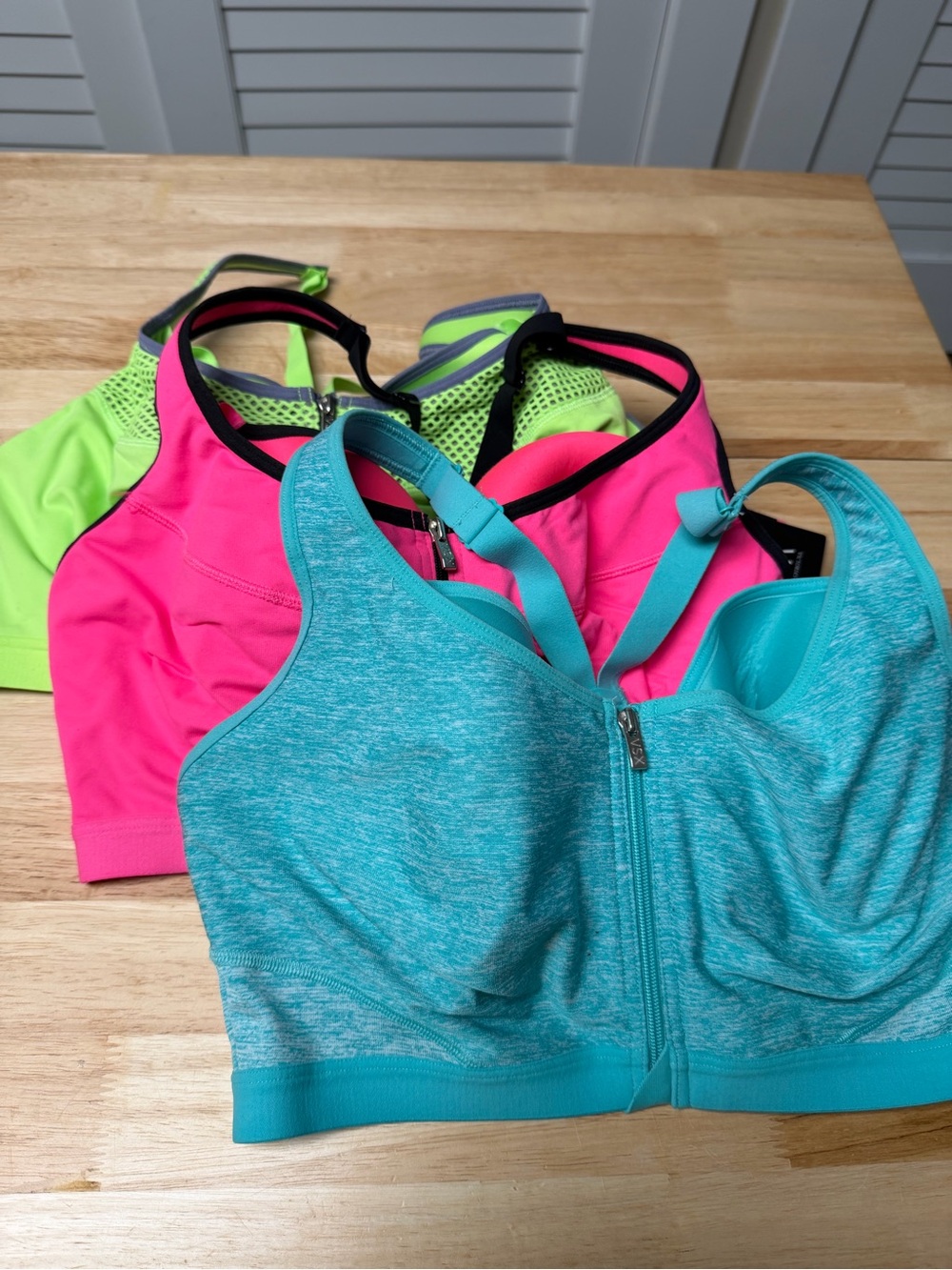 Set of 3 VS Front-Zip Sports Bra